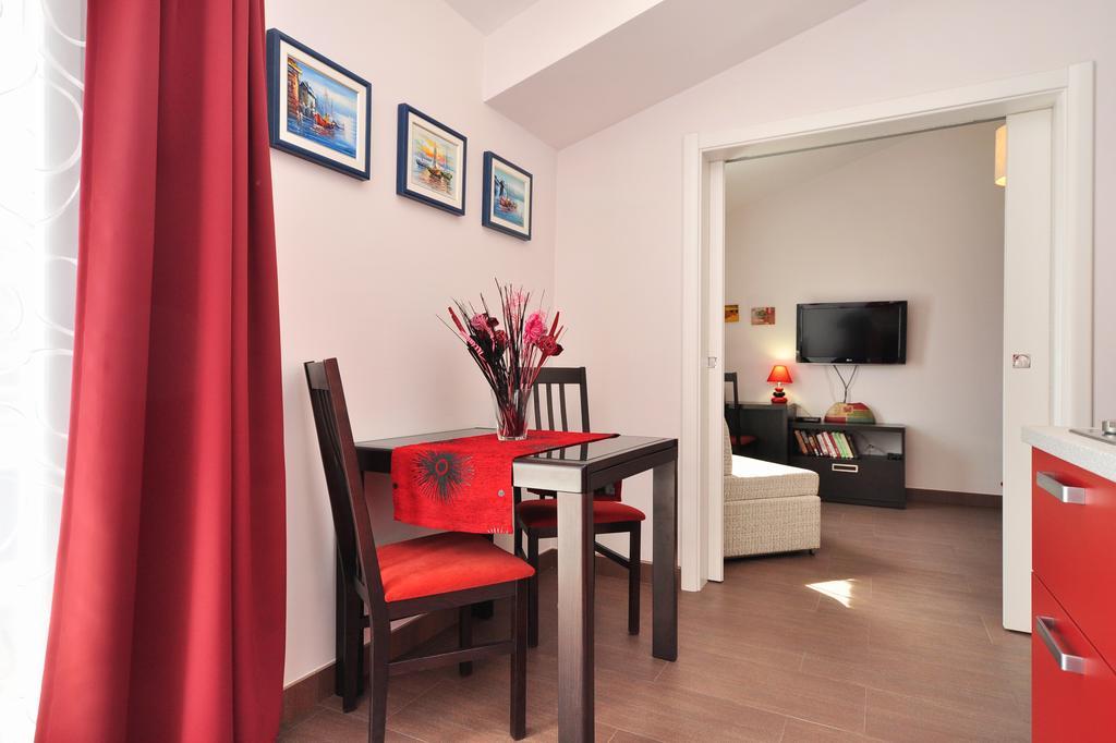 Apartments Zizic Kaštela Camera foto